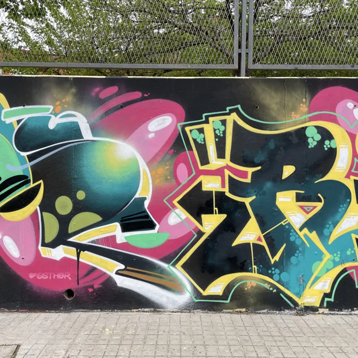 Grafitti på murvegg